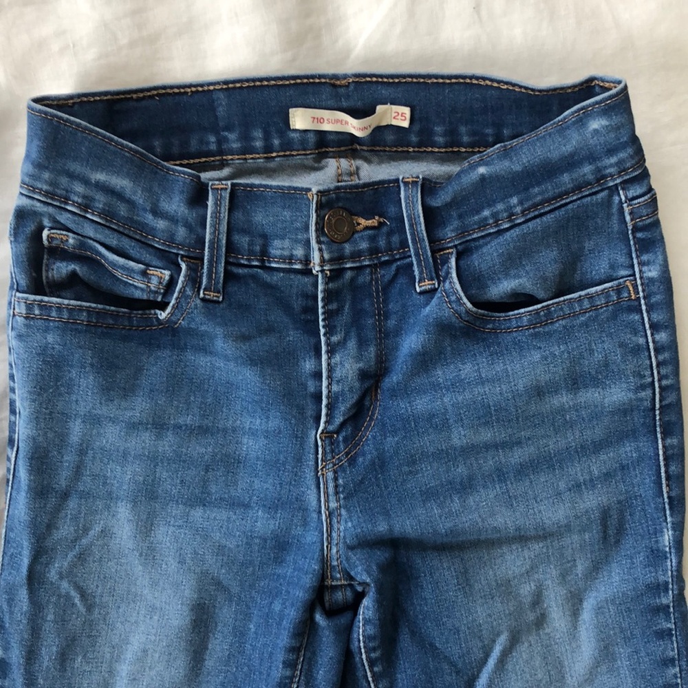 Skinny blue jeans
